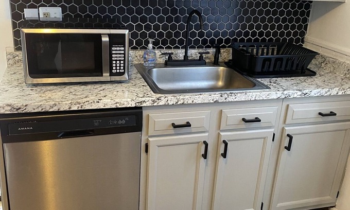 New Haven Apartment | Modern Home 10 minutes from Yale Hospital & University