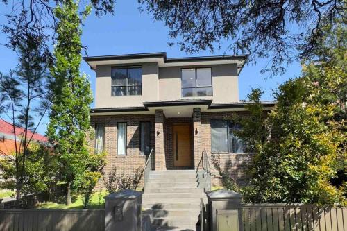 Burwood House | Modern house with Arcade games in a good location