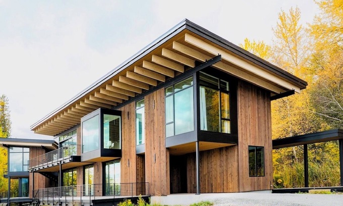 Ponderay House | Modern Lakeside Oasis- Stunning Sunsets-Hot Tub-Dock