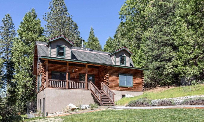 Nevada City Cabin | Modern Log Cabin on Cascade Canal, 5 minutes to Downtown Nevada City
