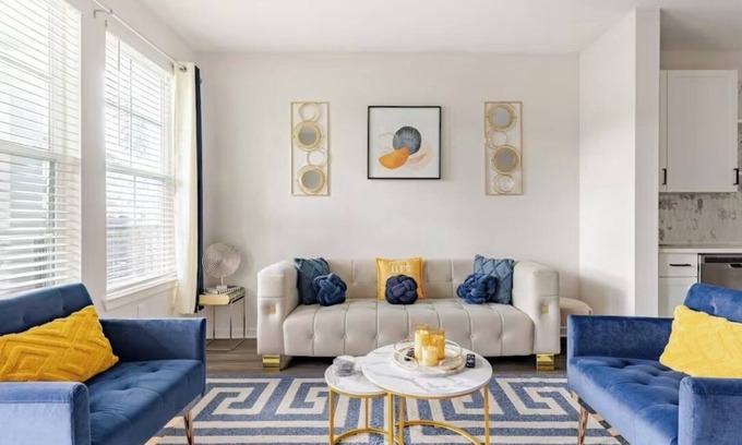 Winter Garden Apartment | Modern LuXuRy Unit in beautiful Down Town Winter Garden with WIFI, Cable & POOL