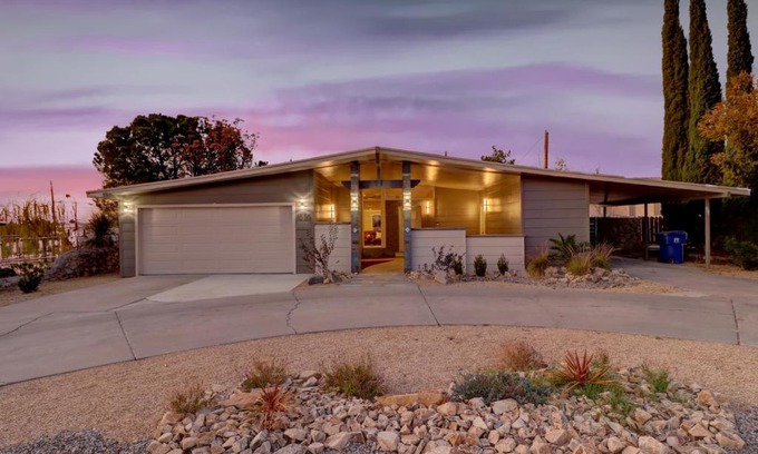 Mesilla Park House | Modern Mini Golf Oasis
