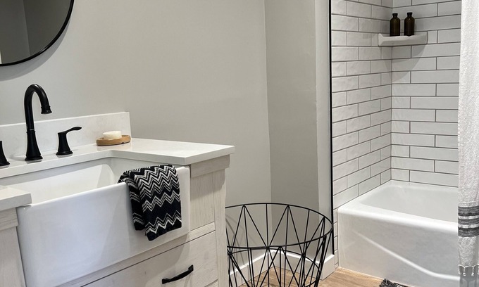 Jackson Apartment | Modern newly remodeled Studio Apartment in East Jackson