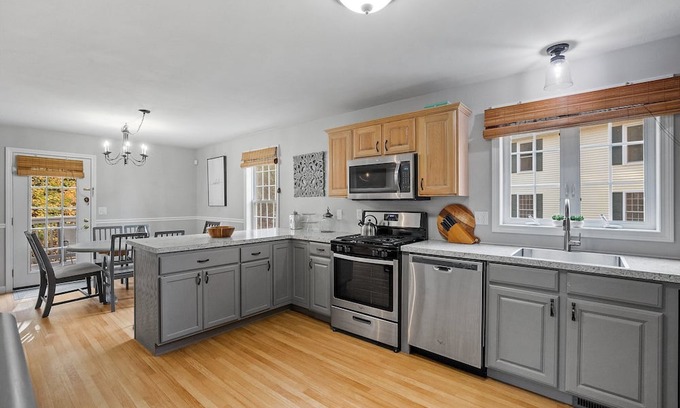 Manchester House | Modern Open Concept Colonial 2500sq Ft 4 Bed 2.5 Bath