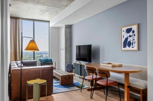 Rainey Street Historic District House | Modern Rainey St Oasis - Pool with Stunning Views