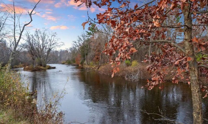 Paris Cabin | Modern Riverfront Home at River's Bend Retreat