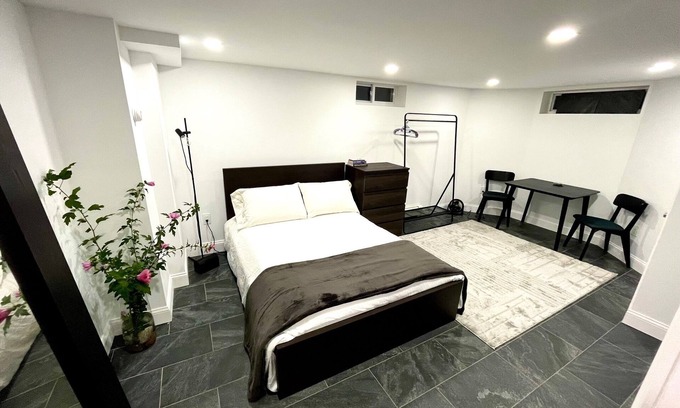 Weehawken House | Modern Studio, steps from breathtaking views of NYC Skyline, mins from midtown.