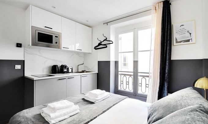 18th Arrondissement Apartment | Modern Studio for 2P With A/C - Near Montmartre