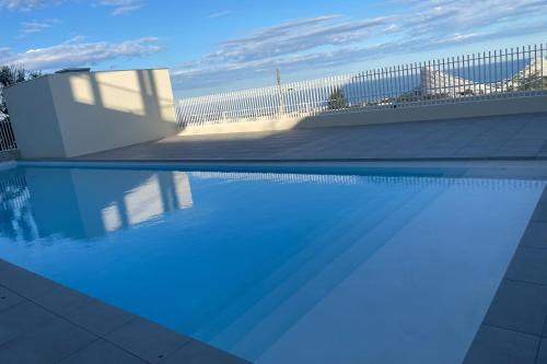 Bastide Giraud Apartment | Modern studio - terrace - pool