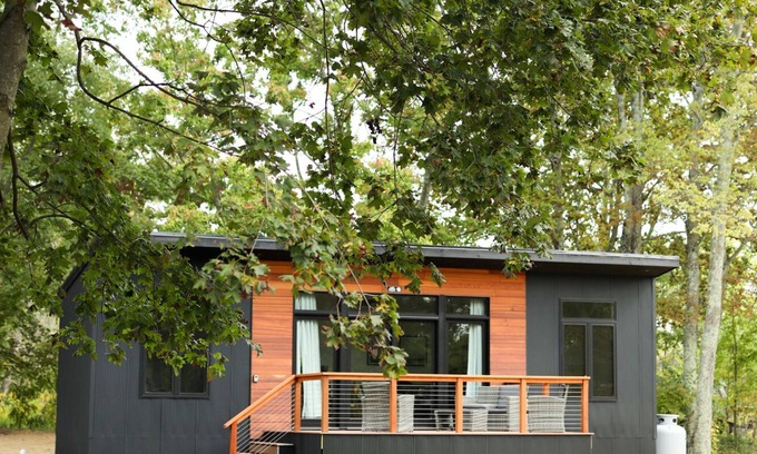 Milroy Cabin | Modern Tiny Home 24 w/Hot Tub!