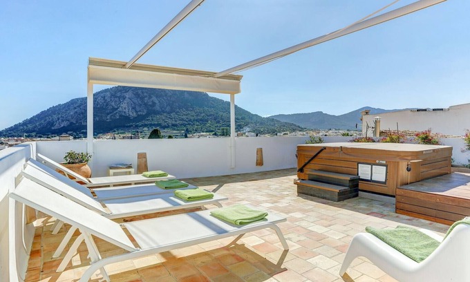 Pollensa Ski Chalet | Modern townhouse with jacuzzi in Pollensa