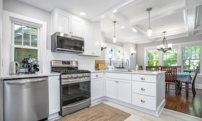 Harters Heights House | Modern Traditional 4-bedroom house in South Bend - Walk to ND!