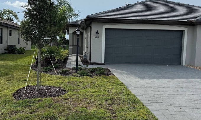Lakewood Ranch Villa | Modern Villa New Build & Furniture/Resorts Amenities