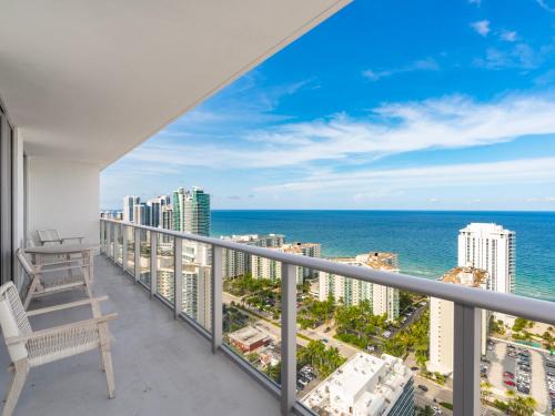 Hollywood South Central Beach Apartment | Modern Waterfront Retreat with Scenic Views