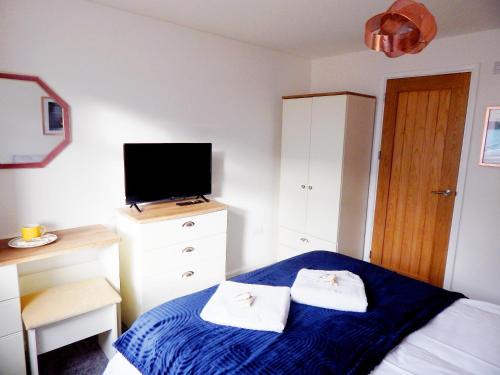 Cambridge House | Modern, well located en-suite rooms with parking - Orbitat Accommodations