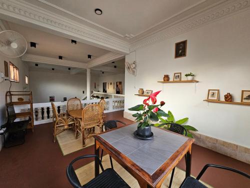Savannakhet House | Monkey Guest House