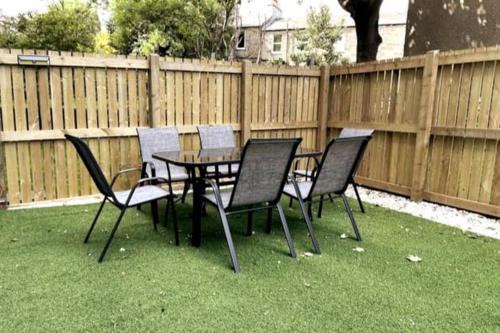 Leith Apartment | Montgomery LOVELY 3 BEDROOM APARTMENT WITH PRIVATE GARDEN IN EDINBURGH CITY CENTRE