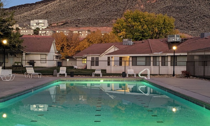 St. George Condo | MONTHLY RENTAL- Updated Resort Condo-No Stairs-Pool- NEAR ZION PARK