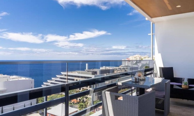 Sao Martinho Apartment | Monumental Apartment 608 Balcony Sea View
