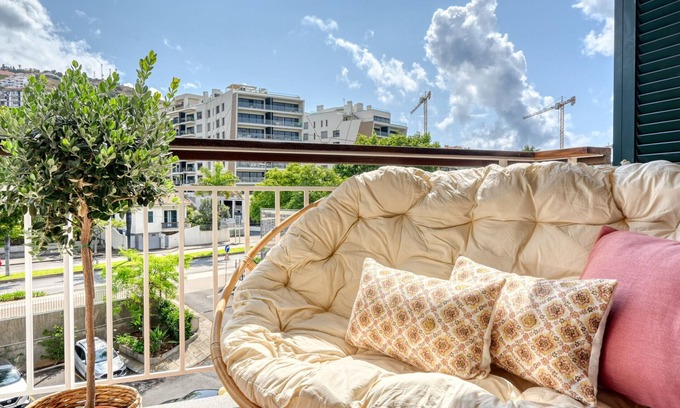 Sao Martinho Apartment | Monumental Tower, a Home in Madeira