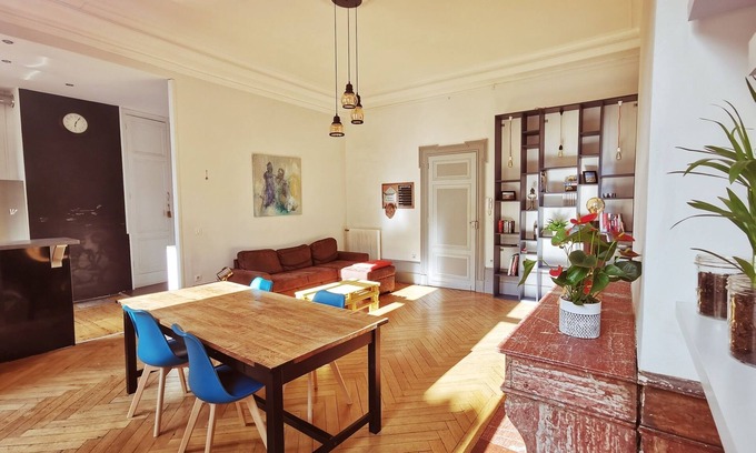 Agen Apartment | Moonlight Station