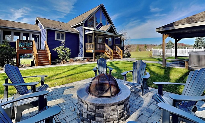 Waterfront Greens House | Moonrise Retreat | Lake Access, Private Pool!