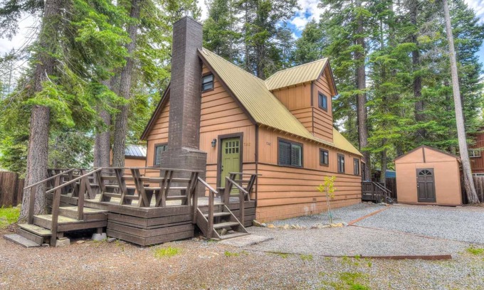 Tahoma House | Moose Manor w/BBQ | Near Tahoe Hiking!
