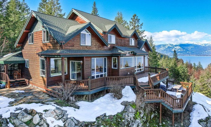 Sandpoint Ski Chalet | Moosewood Haven w/Private Island
