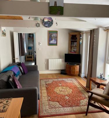 Glastonbury Apartment | Morning Sun Apartment Glastonbury