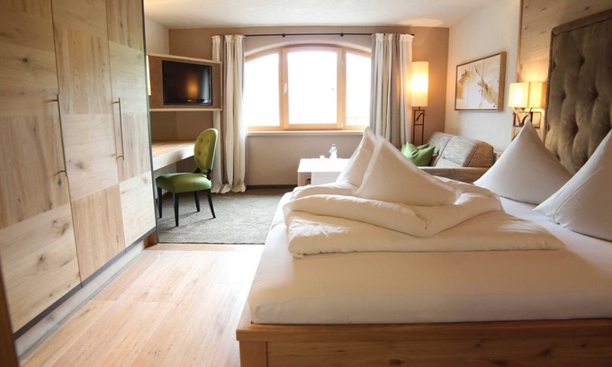 Tannheim House | Morning sun - Hotel Bogner Hof