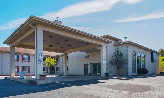 Hannibal Hotel | Motel 6-Hannibal, MO