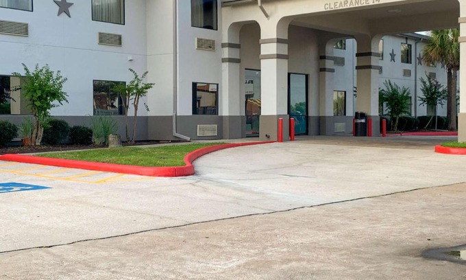 Houston Hotel | Motel 6 Houston, TX - Hwy 249 and Fallbrook