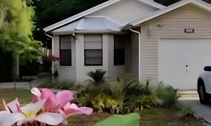 Mount Dora Cottage | Mount Dora Historic District - 1 Bedroom 1 Bathroom Cottage Walk To Town!