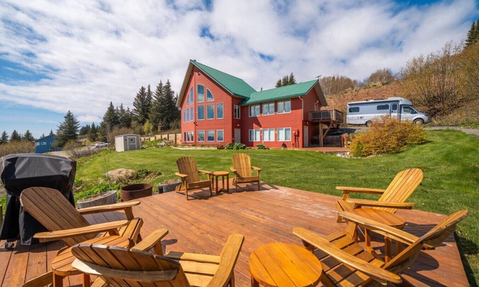 Homer House | Mountain + Bay Views, Fire Pit! A True Retreat!