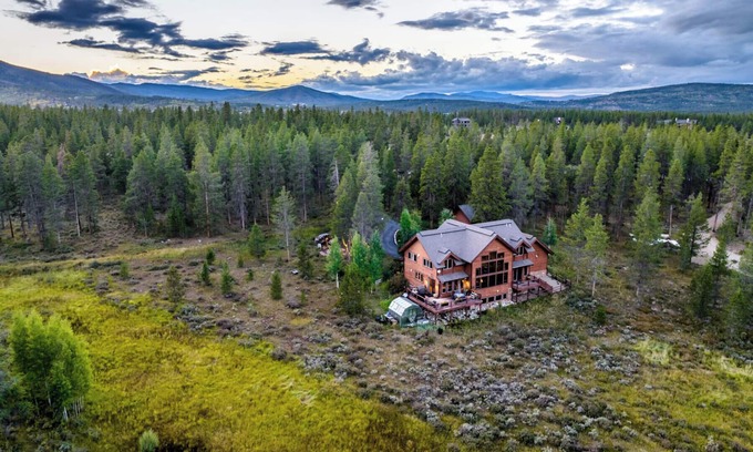 Granby House | Mountain cabin w/hot tub & game room