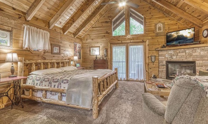 Gatlinburg Apartment | Mountain Eden, Hot Tub, Resort Pool, WIFI, 685 FREE tickets each paid day!