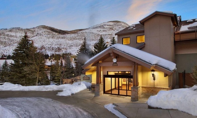 Vail Resort | Mountain Getaway: Studio with Kitchen & Fireplace at Vail