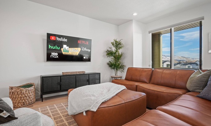 Mountain Green House | Mountain Getaway R5957 | Snowbasin Skiing |Hot Tub