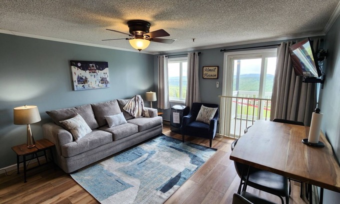 Snowshoe Condo | Mountain Lodge 162 - Ski-in/Out - Mtn View - Pvt Parking