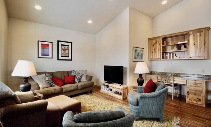 Whitehall House | Mountain Oasis with Spectacular Views 1001