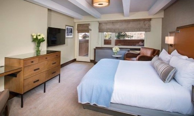 Vail Apartment | Mountain Room near the Gondola + On Site Pool
