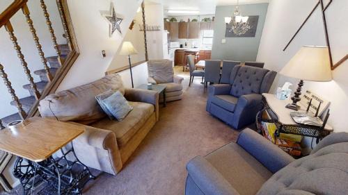 Red River House | Mountain View 3 - Grill - WiFi - Mountain Views - Washer - Dryer - Garage Access - Walk to Everything