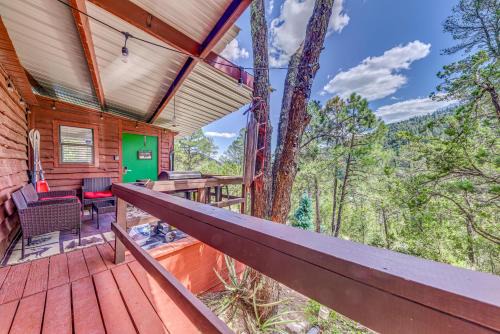 Ruidoso House | Mountain-View Cabin with Hot Tub in Ruidoso!