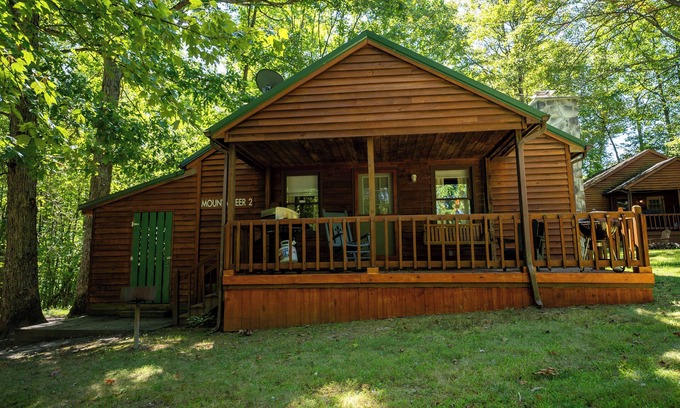 Hico Cabin | Mountaineer Cabin 2 - Hot Tub & Fireplace close to New River Gorge National Park
