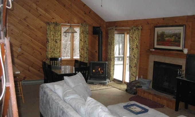 West Dover House | Mt. Snow Townhouse -2 Miles to Mt. Snow, Outdoor Hottub, 2 fireplaces-wood & gas