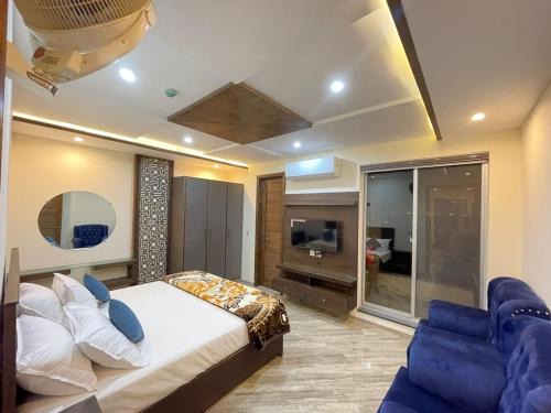 Lahore Hotel | Multazam Heights, DHA Phase 8, Hotel Airport Lahore