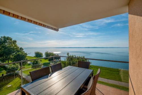 Siofok Aranypart Apartment | MyFlat Full Panorama Apartment