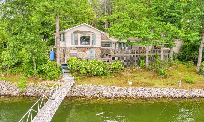 Jasper House | Nana's Lakehouse: 3 BR, 3 BA House in Jasper, Sleeps 10