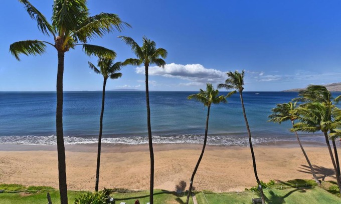 Kihei House | Nani Kai Hale 605 · NKH 605 Remodeled BeachFront w Pool AC Sandy