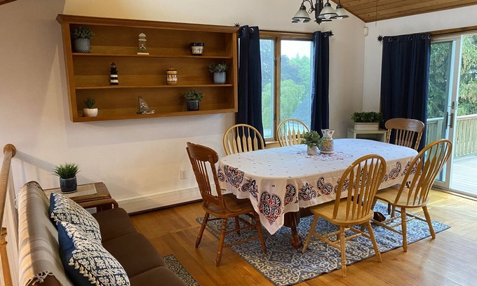 Briggs Farm House | Naragansett Beach-goers Retreat